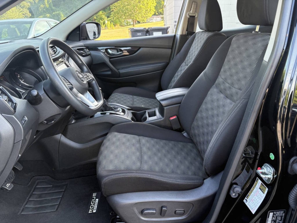 2020 Nissan Rogue Image 10