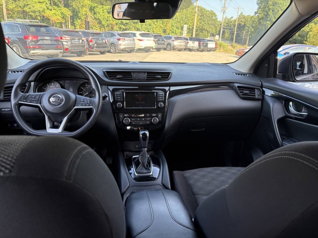2020 Nissan Rogue Image 21