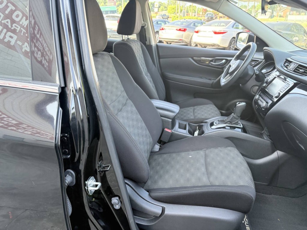 2020 Nissan Rogue Image 26
