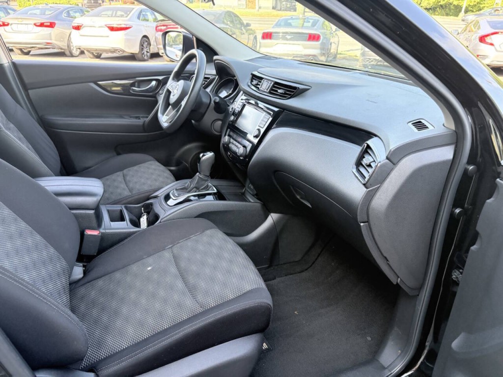 2020 Nissan Rogue Image 27