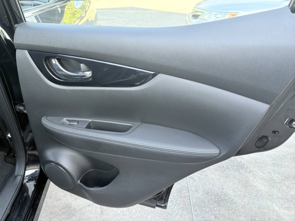 2020 Nissan Rogue Image 28