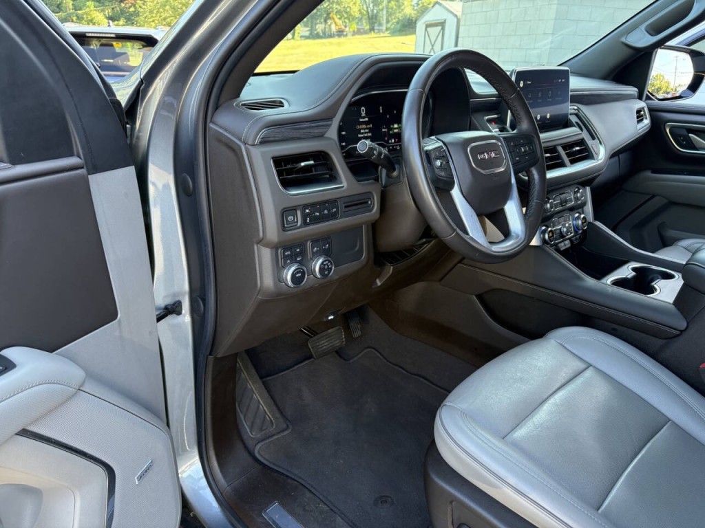 2022 GMC Yukon Image 12