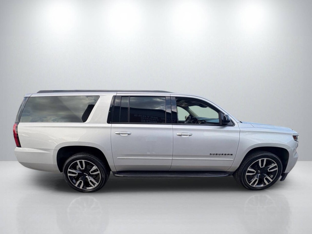 2019 Chevrolet Suburban Image 8