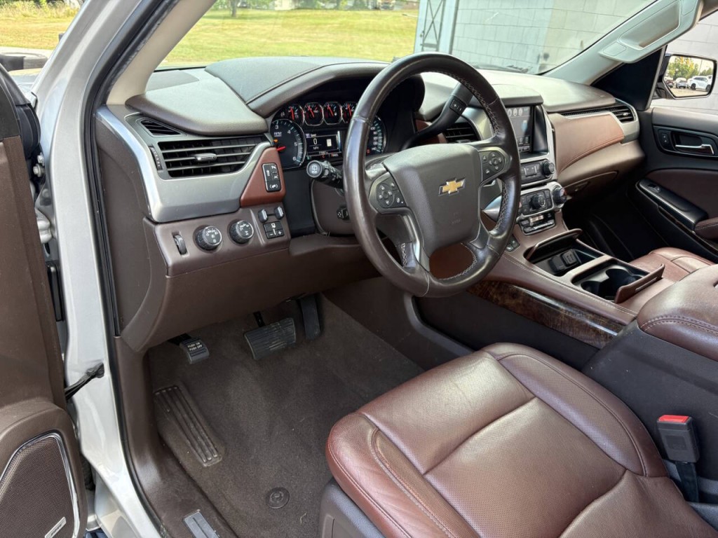 2019 Chevrolet Suburban Image 12