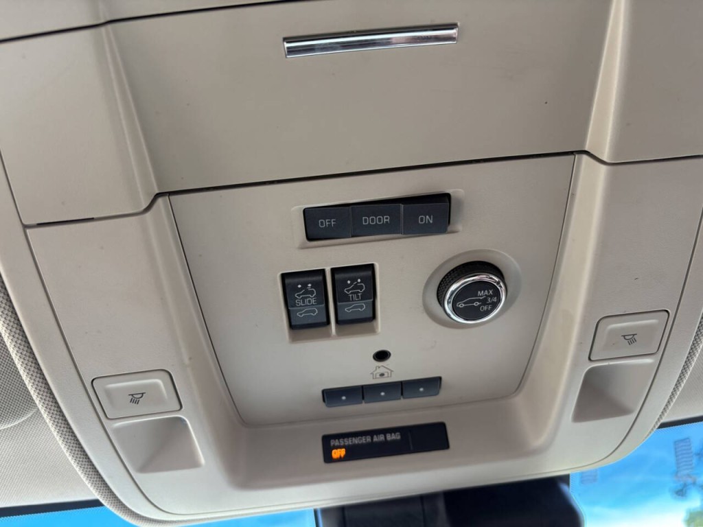 2019 Chevrolet Suburban Image 24