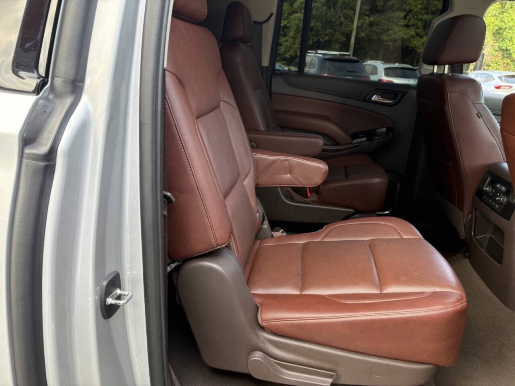 2019 Chevrolet Suburban Image 36