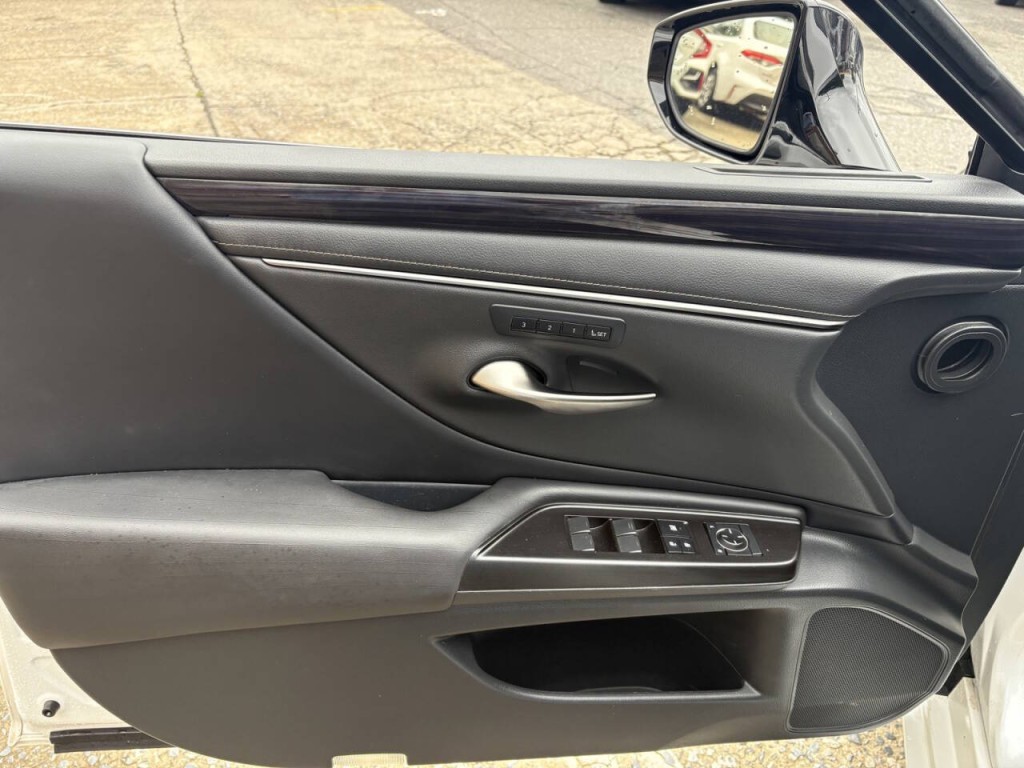2019 Lexus ES 350 Image 11