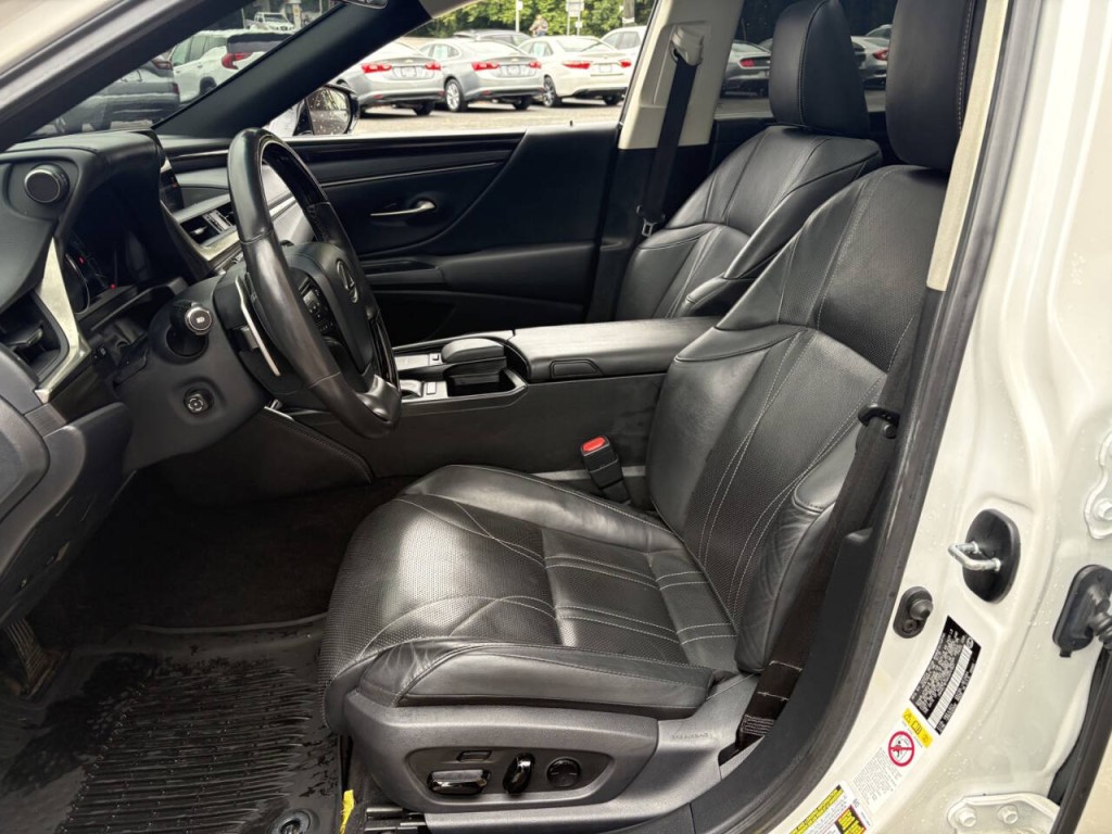 2019 Lexus ES 350 Image 12
