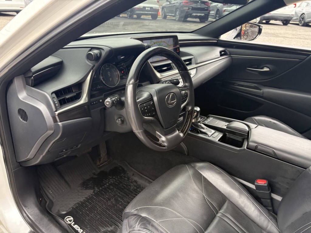 2019 Lexus ES 350 Image 13