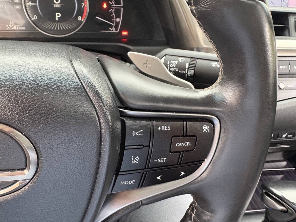 2019 Lexus ES 350 Image 16