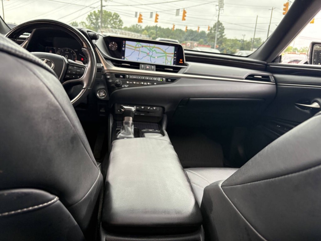 2019 Lexus ES 350 Image 26