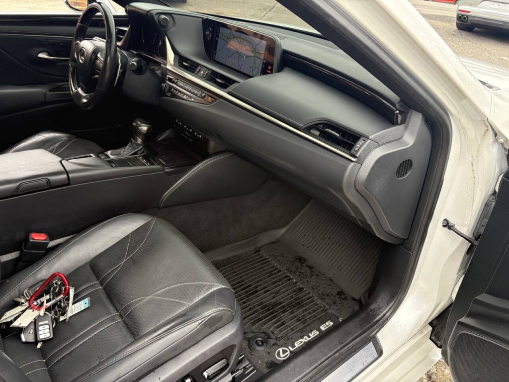 2019 Lexus ES 350 Image 34