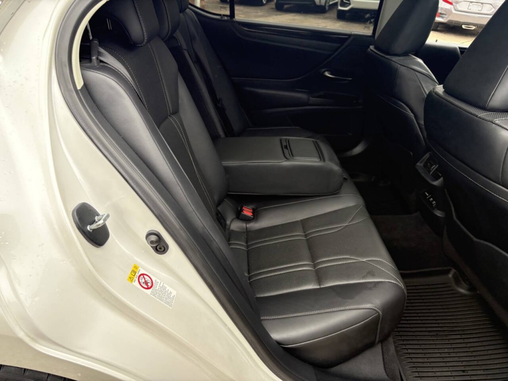 2019 Lexus ES 350 Image 36