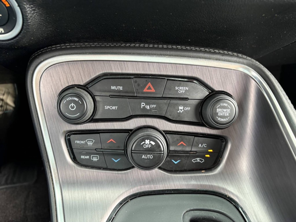 2018 Dodge Challenger Image 19