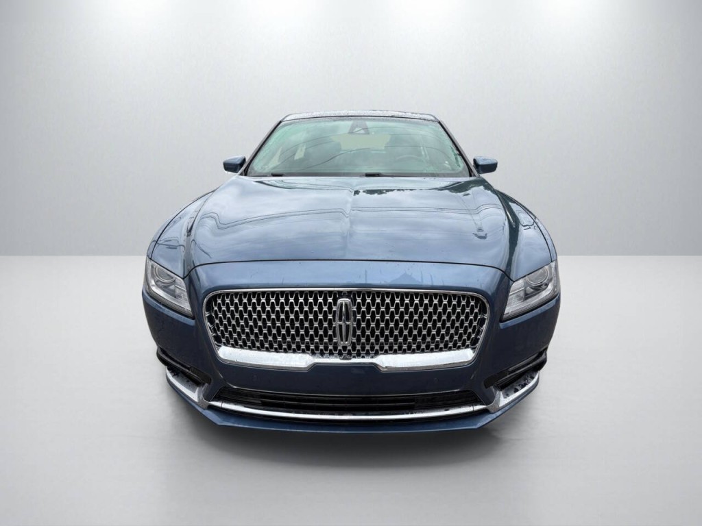 2019 Lincoln Continental Image 2