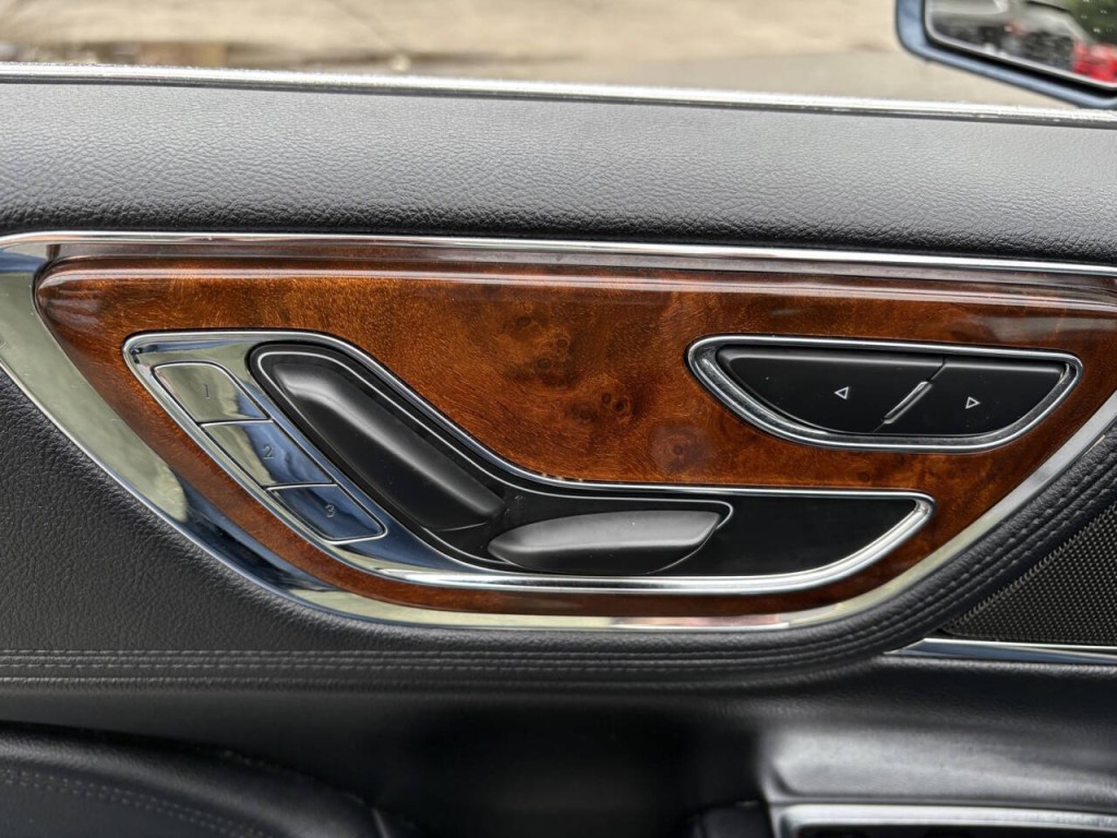 2019 Lincoln Continental Image 10