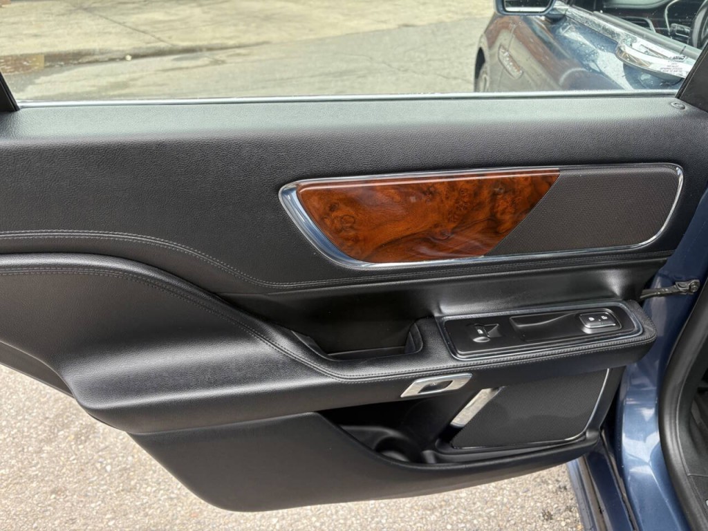 2019 Lincoln Continental Image 27