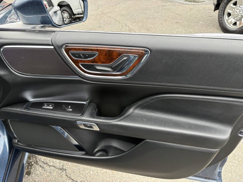 2019 Lincoln Continental Image 31