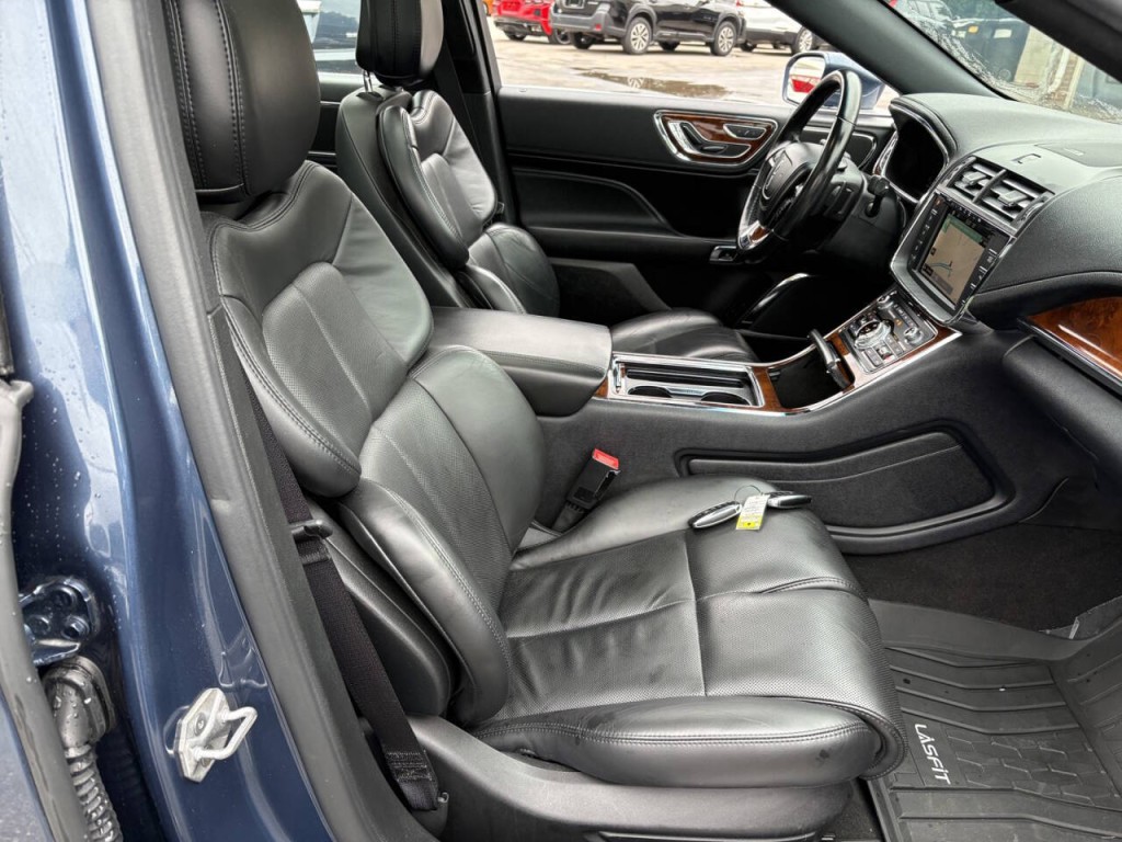2019 Lincoln Continental Image 32