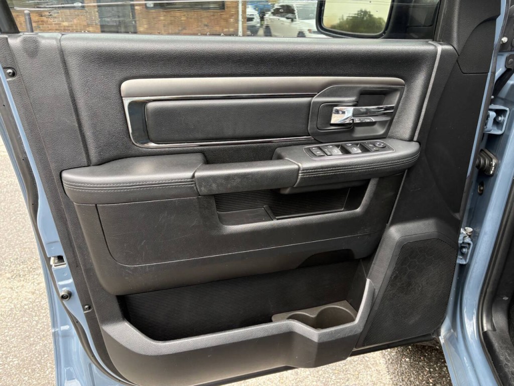 2015 RAM 1500 Image 9