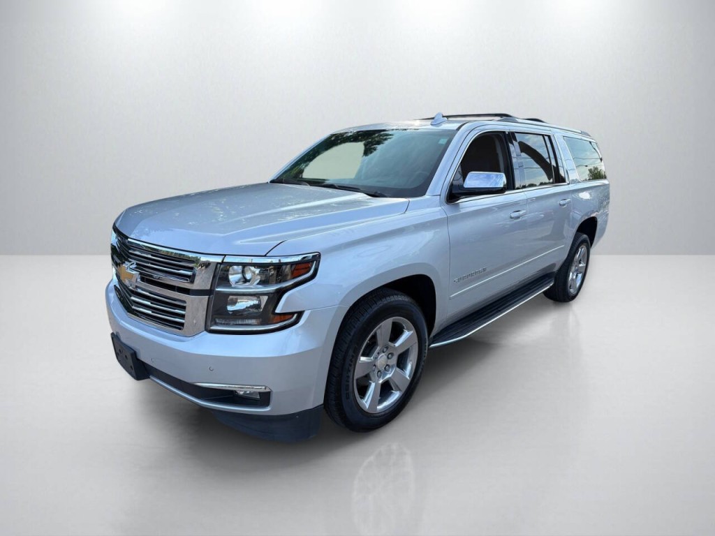 2020 Chevrolet Suburban Image 3