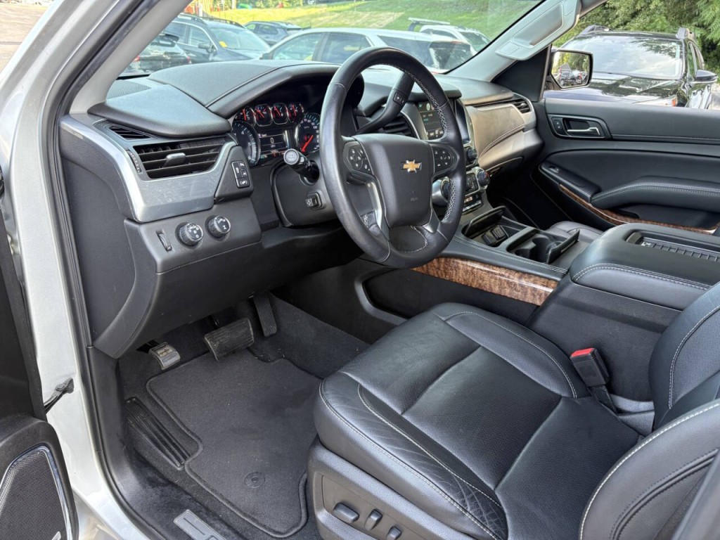 2020 Chevrolet Suburban Image 12