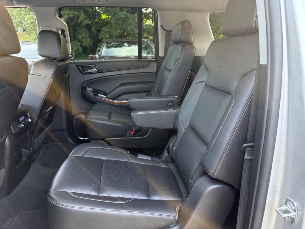 2020 Chevrolet Suburban Image 25