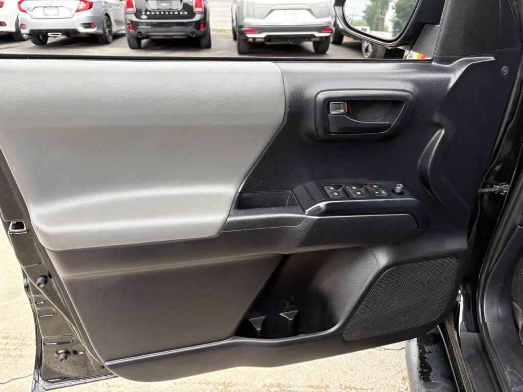 2021 Toyota Tacoma Image 9