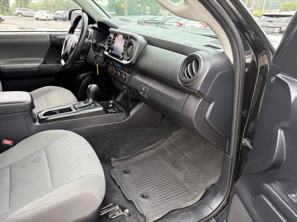 2021 Toyota Tacoma Image 25