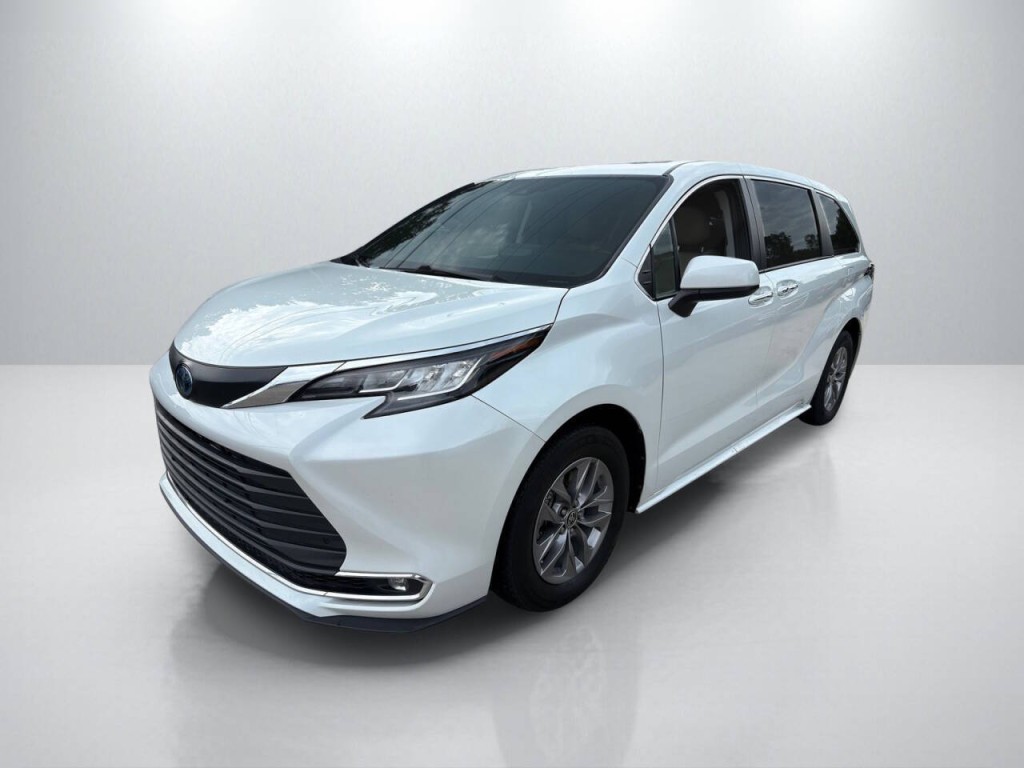 2022 Toyota Sienna Image 3