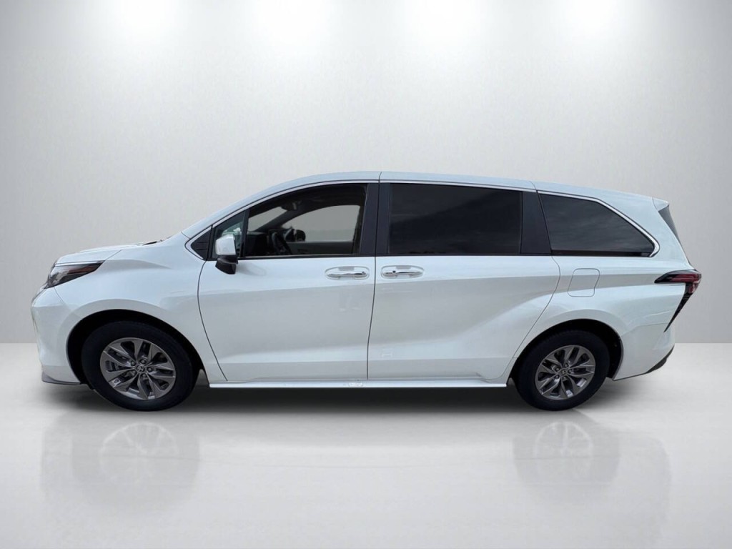 2022 Toyota Sienna Image 4