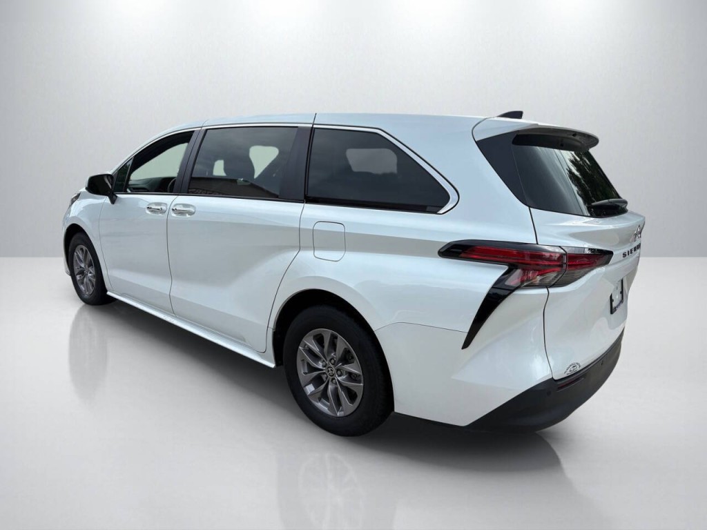 2022 Toyota Sienna Image 5