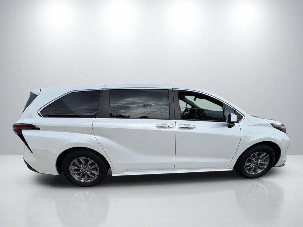 2022 Toyota Sienna Image 8