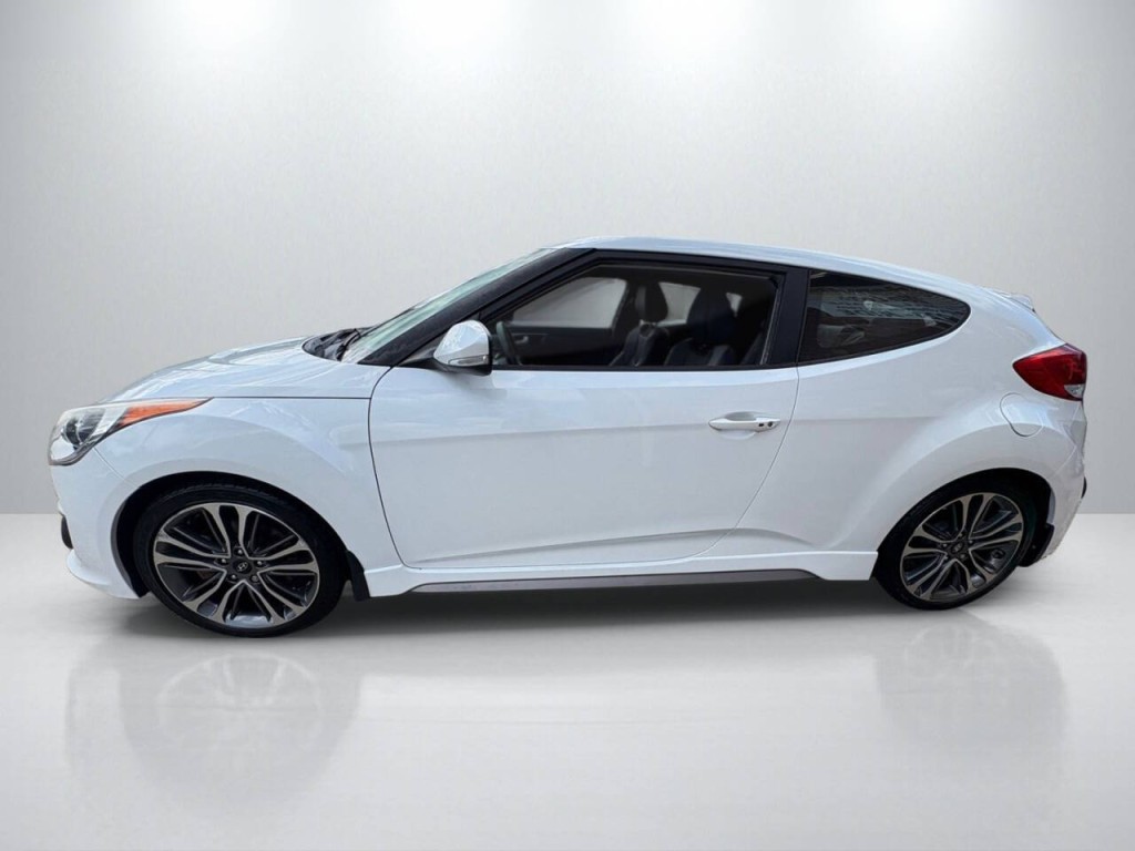2016 Hyundai Veloster Image 4