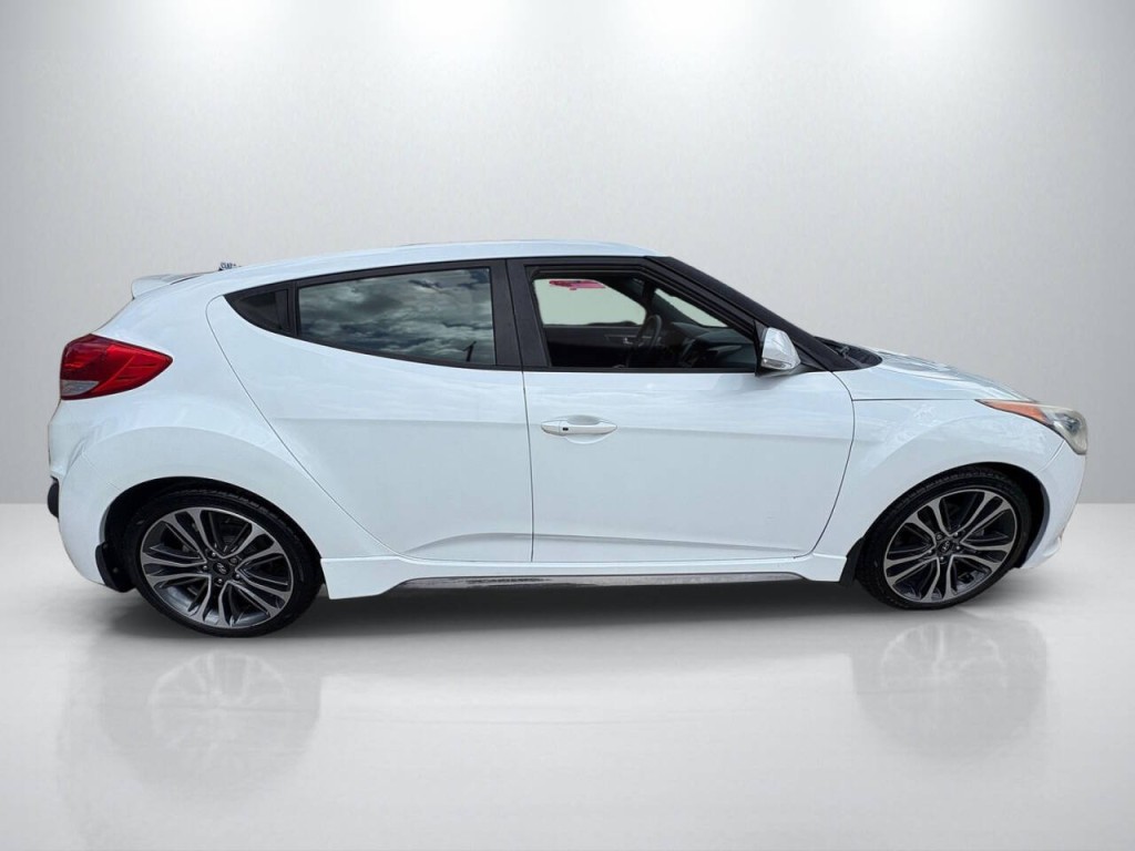 2016 Hyundai Veloster Image 8