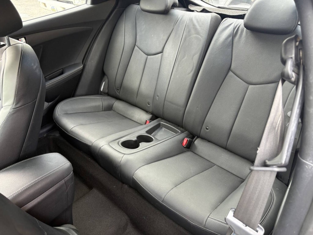 2016 Hyundai Veloster Image 12