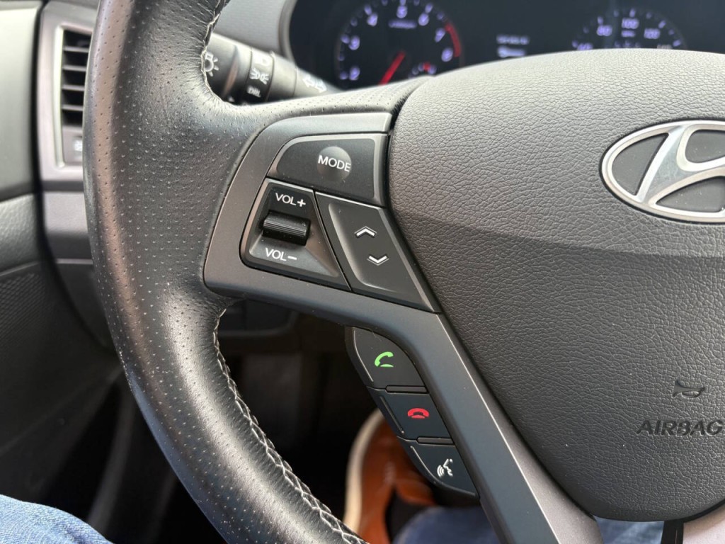 2016 Hyundai Veloster Image 15
