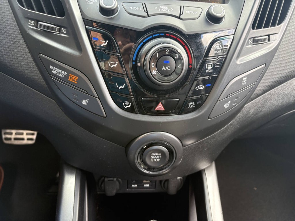 2016 Hyundai Veloster Image 18