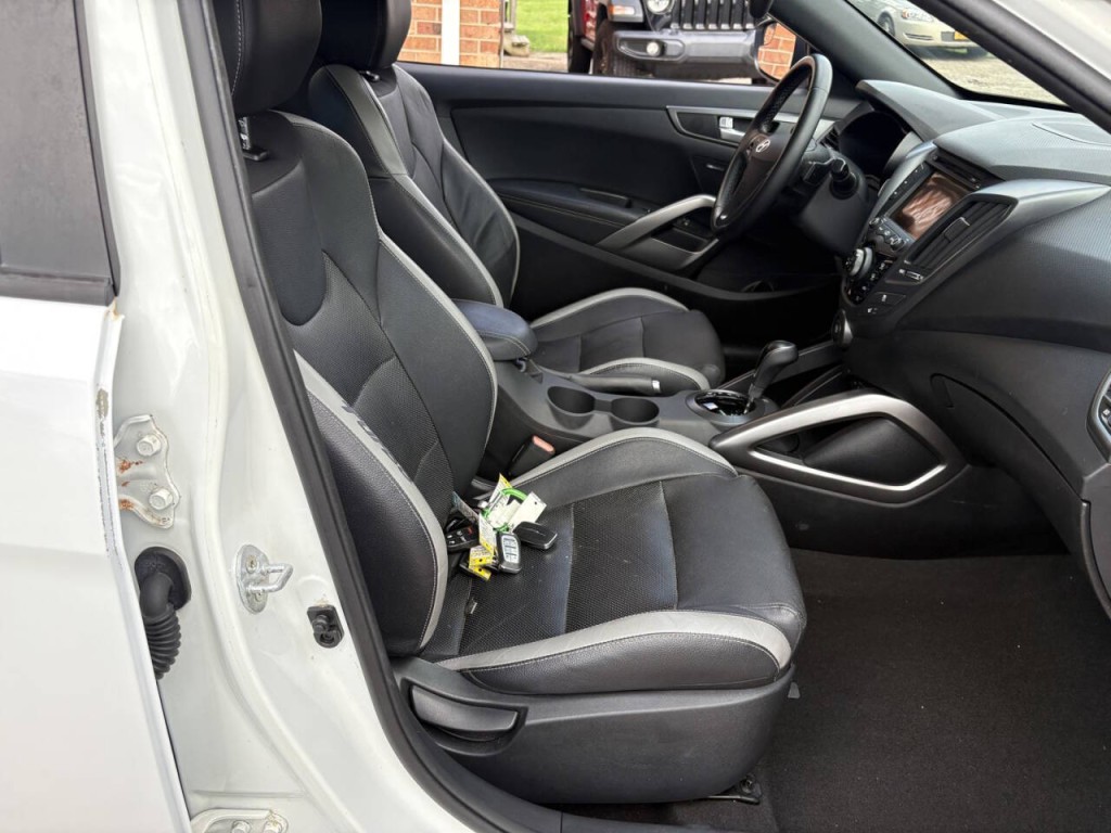 2016 Hyundai Veloster Image 21