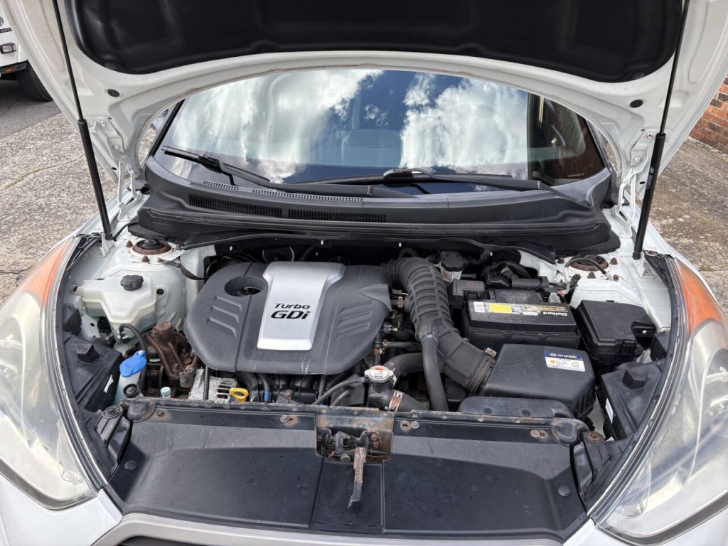 2016 Hyundai Veloster Image 25