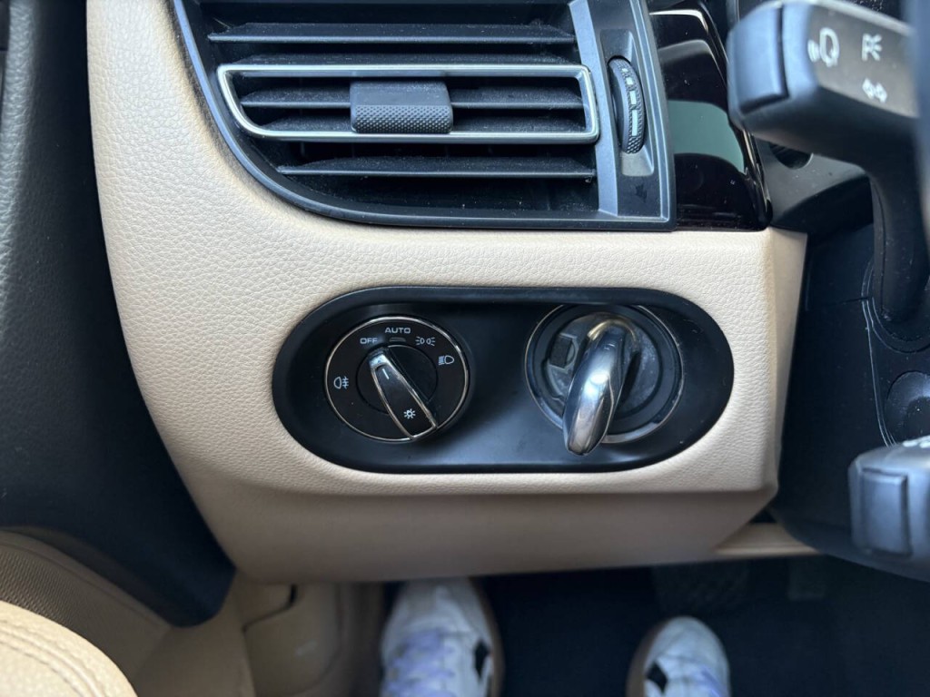 2020 Porsche Macan Image 15