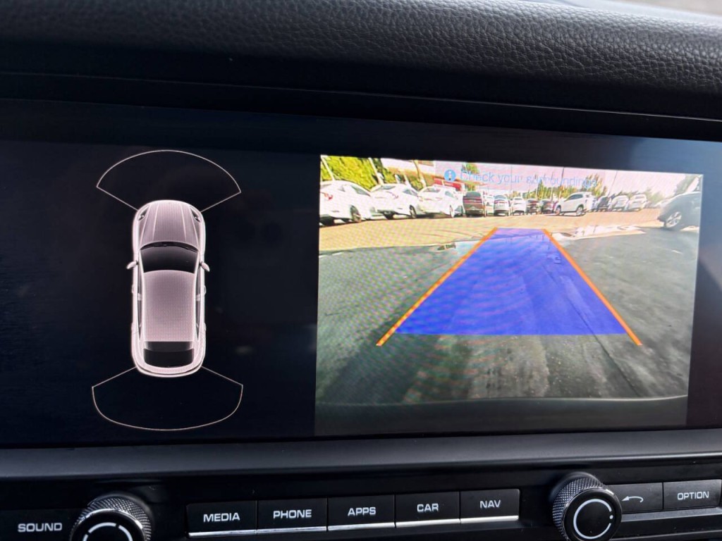 2020 Porsche Macan Image 23