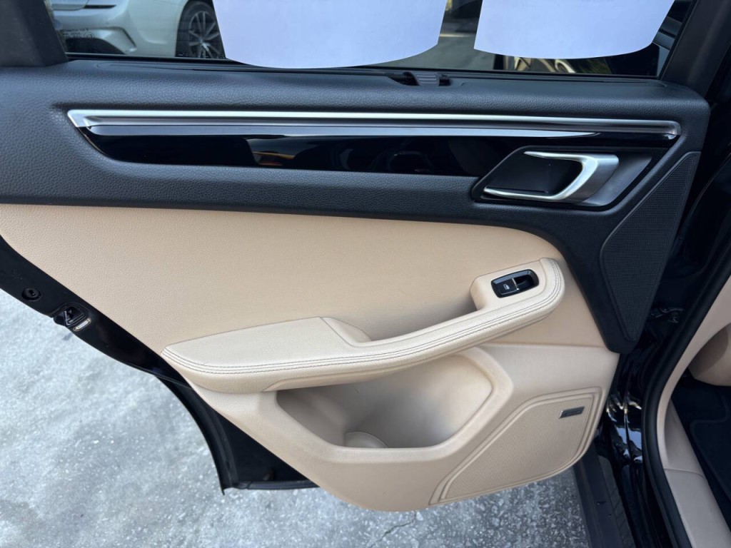 2020 Porsche Macan Image 29