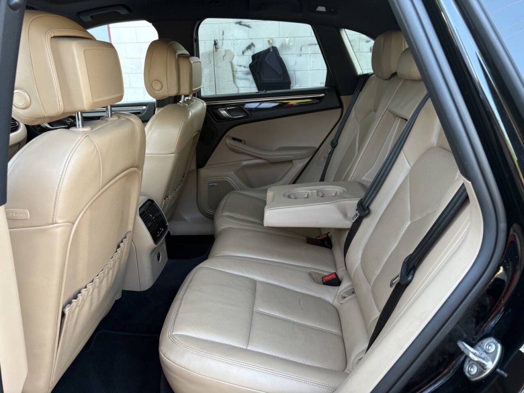 2020 Porsche Macan Image 30