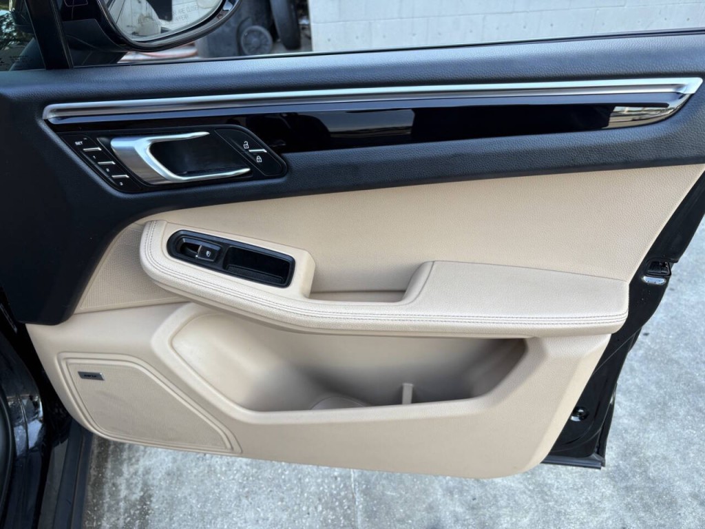 2020 Porsche Macan Image 31