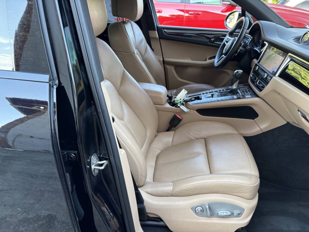 2020 Porsche Macan Image 32