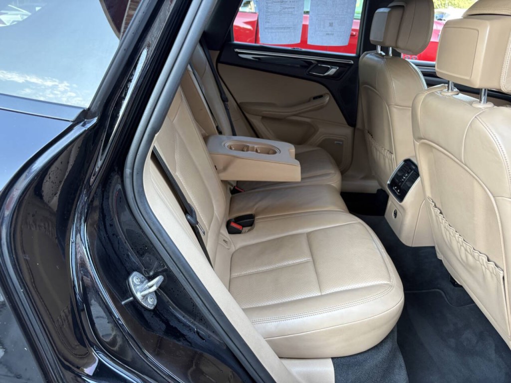 2020 Porsche Macan Image 35