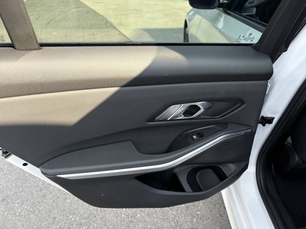 2019 BMW 3 Series Image 23