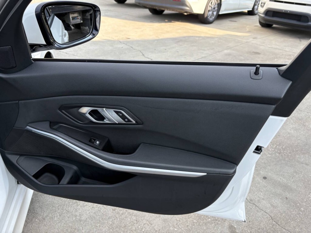 2019 BMW 3 Series Image 26