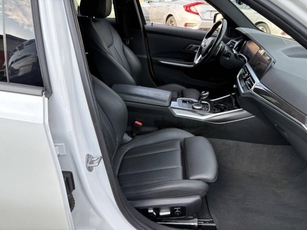 2019 BMW 3 Series Image 27